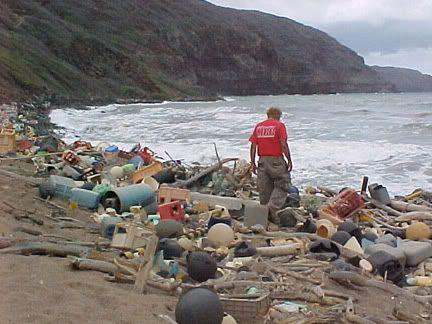 garbage tugboat photo: marine garbage Marine_debris_on_Hawaiian_coast.jpg
