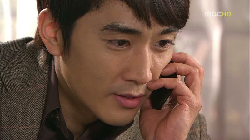 <b>Hae-young</b> hesitates, and then decides to call his father in New York. - princess12-00106