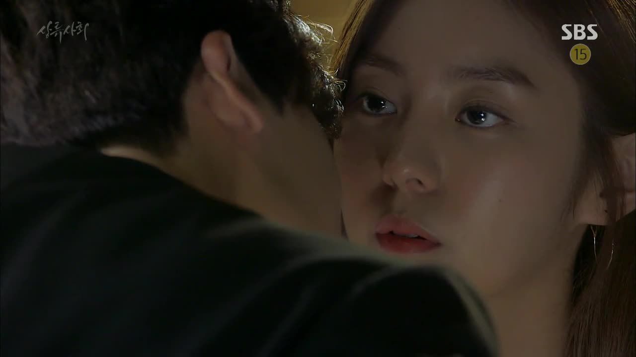 <b>...</b> out of the bar before she can <b>spot Chang</b>-soo closing in on Yoon-ha. - highsociety14-00009