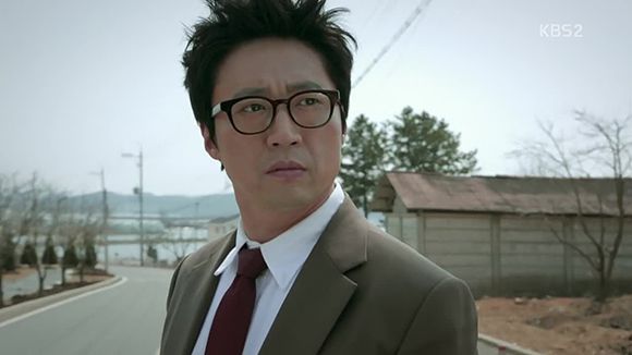 Neighborhood Lawyer Jo Deul-ho: Episode 3