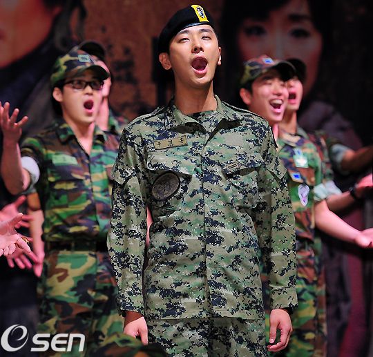 Stills from Joo Ji-hoon and Lee Jun-ki’s army musical