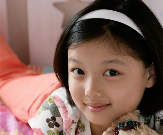 Kim Yoo-jung poised to break the space-time continuum