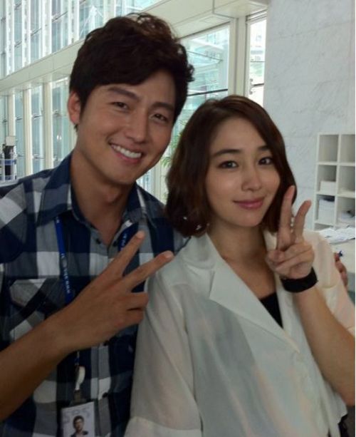 Lee Jung-jin and Lee Min-jung in Wonderful Radio