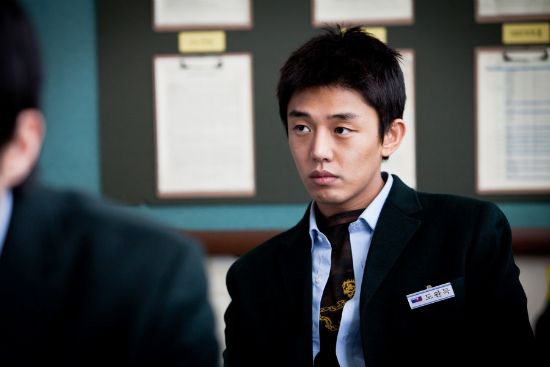 Yoo Ah-in as a high school brawler in Wan-deuk-yi