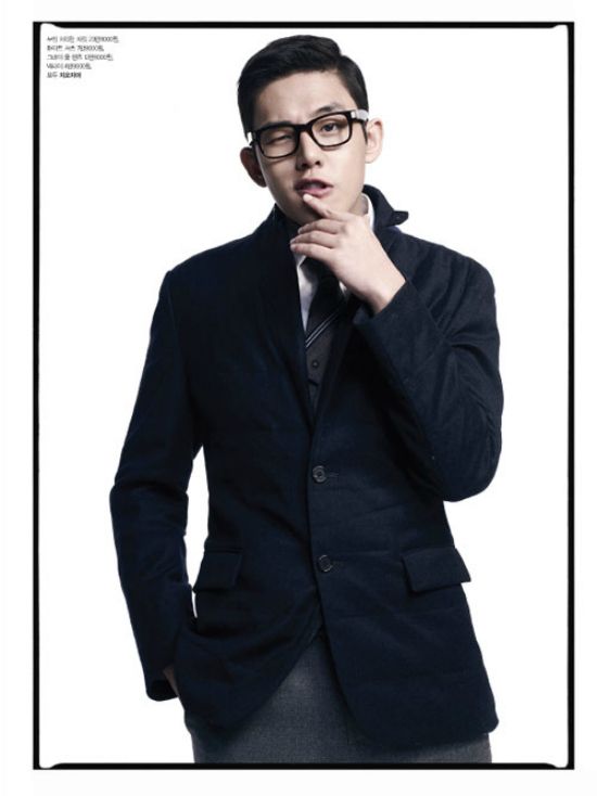 Yoo Ah-in goes geek chic