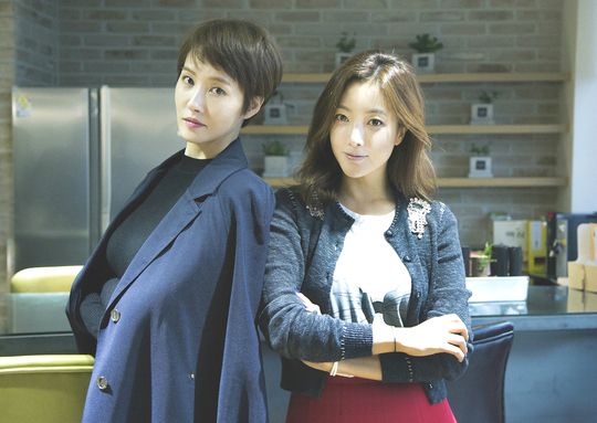 Elegant actresses team up at Woman of Dignity’s first script read