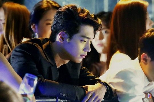 Swoony stills of Seo Kang-joon and new teaser for Entourage