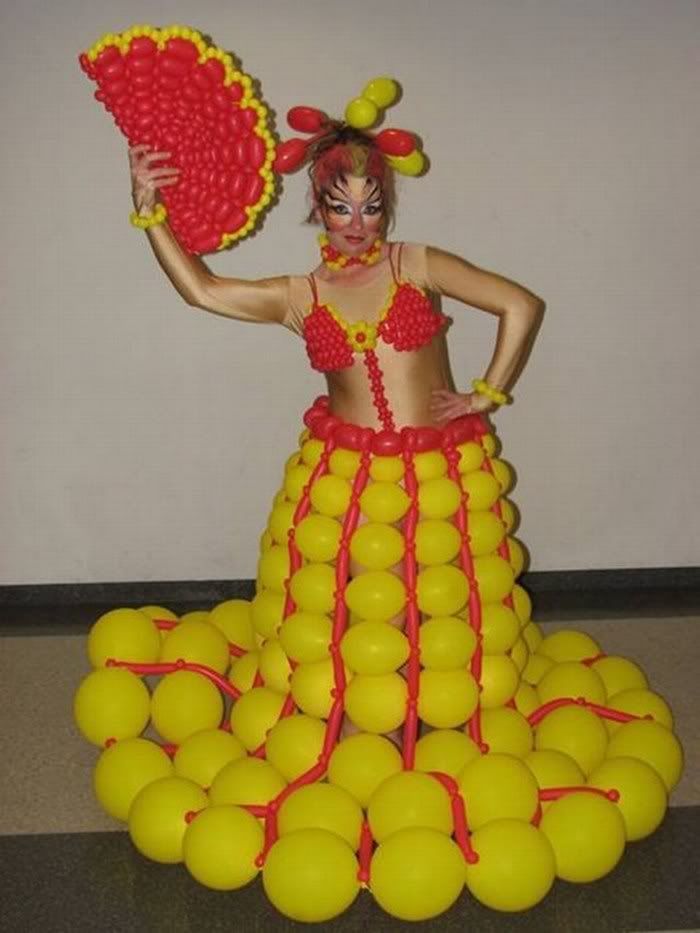 Balloon Twisting-Unbelievable Dress Pictures 12