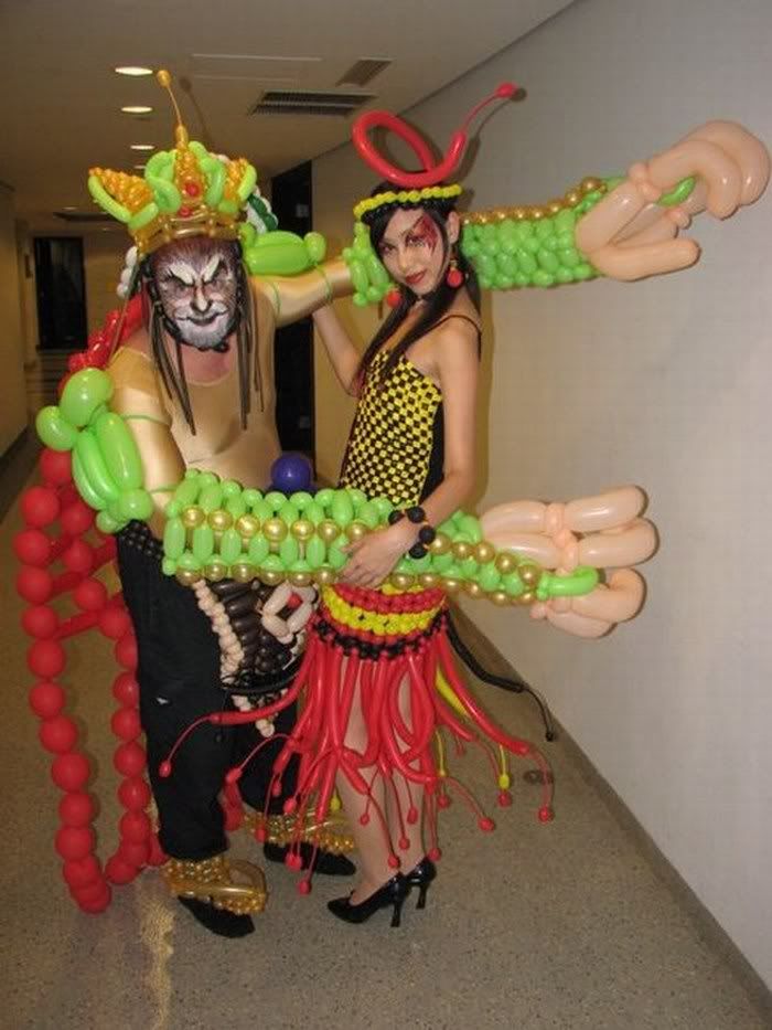 Balloon Twisting-Unbelievable Dress Pictures 9