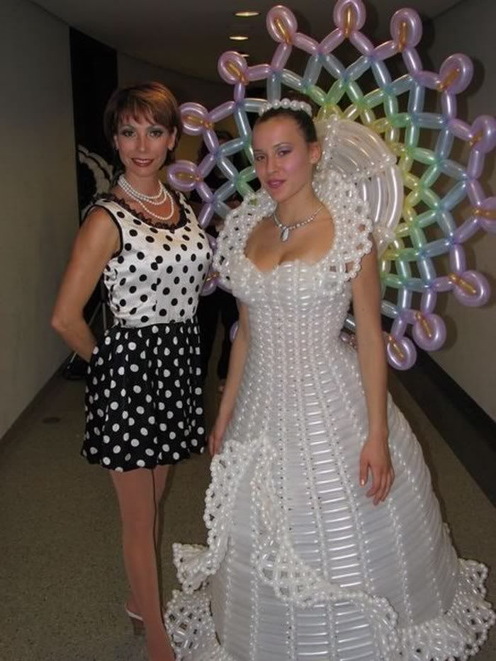 Balloon Twisting-Unbelievable Dress Pictures 2