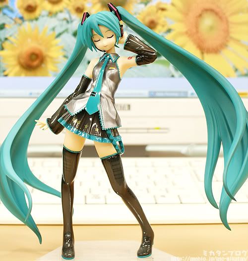 1/8 Hatsune Miku CM Version PVC Figure