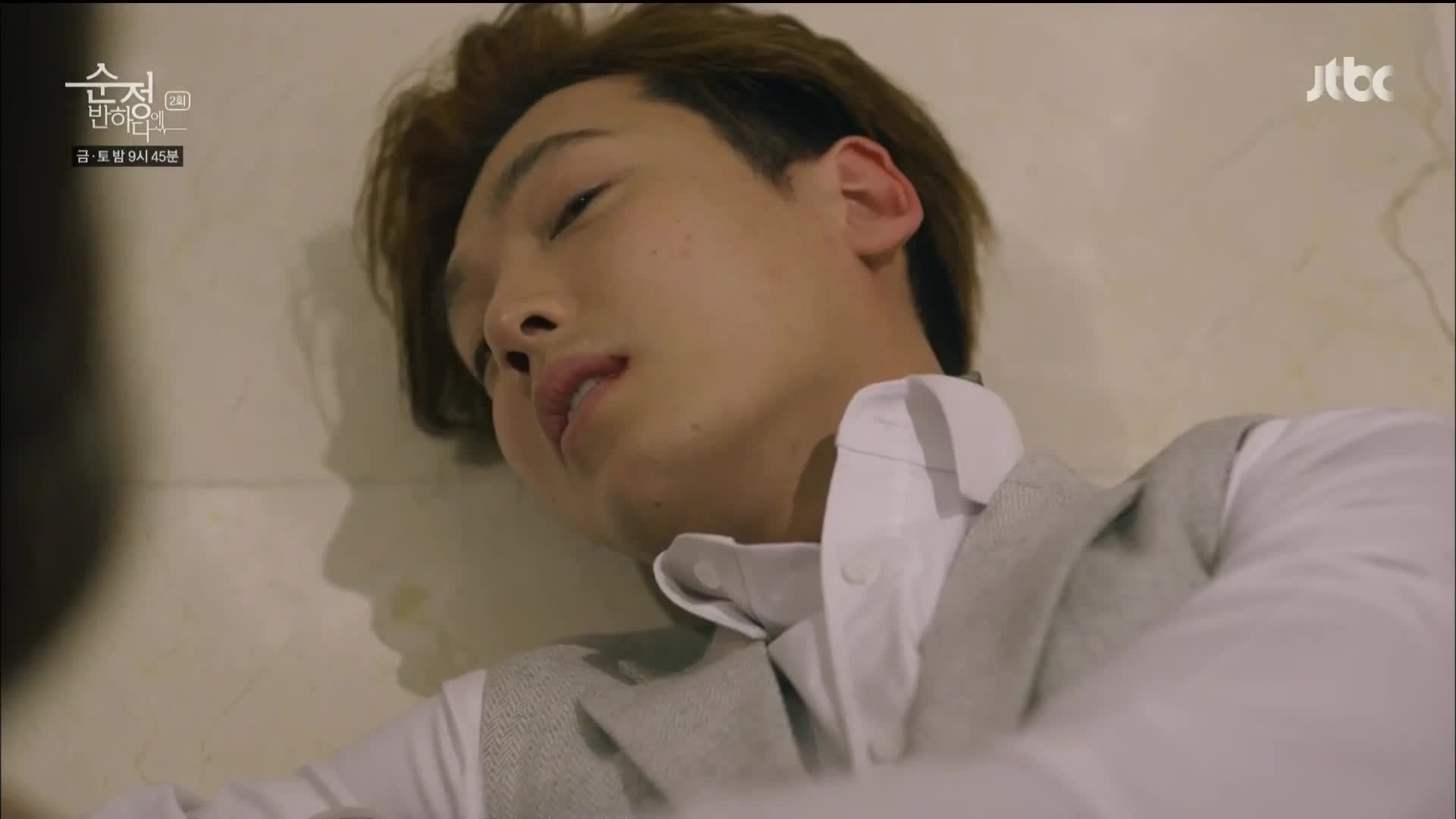 Fell дорама. Кай EXO Сонный. Спящий Кай. Кай спит. Кая спи.